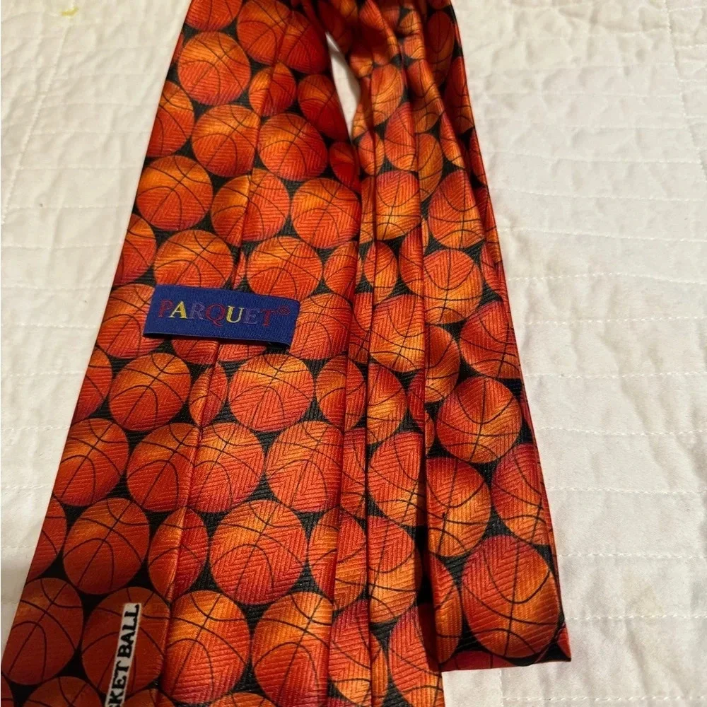 Parquet tie basketball